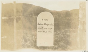 Image: Eskimo [Inuit] grave